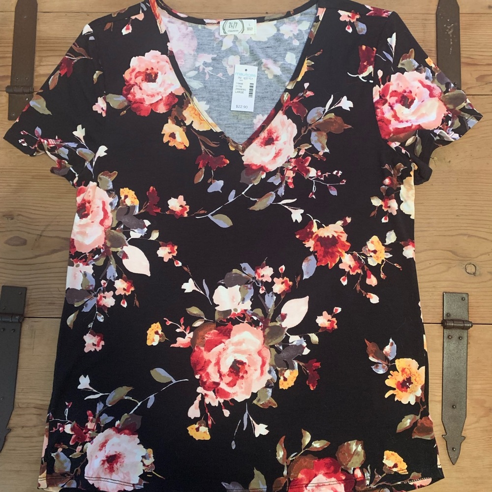 🌺 NWT Maurice’s tuck in tee